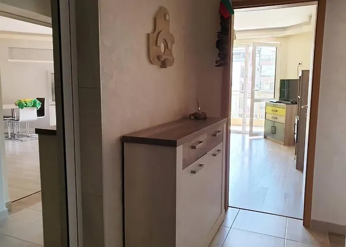 диана Διαμέρισμα Πομόριε